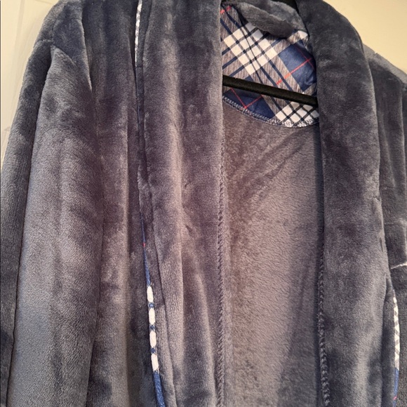 Tommy Bahama Plush Grayish Blue Bath Robe with plaid trim. NWT One Size - Picture 9 of 12